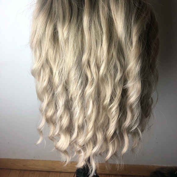 ?Tiffani 18”   Blonde & Dark Roots Wavy bob Wig?